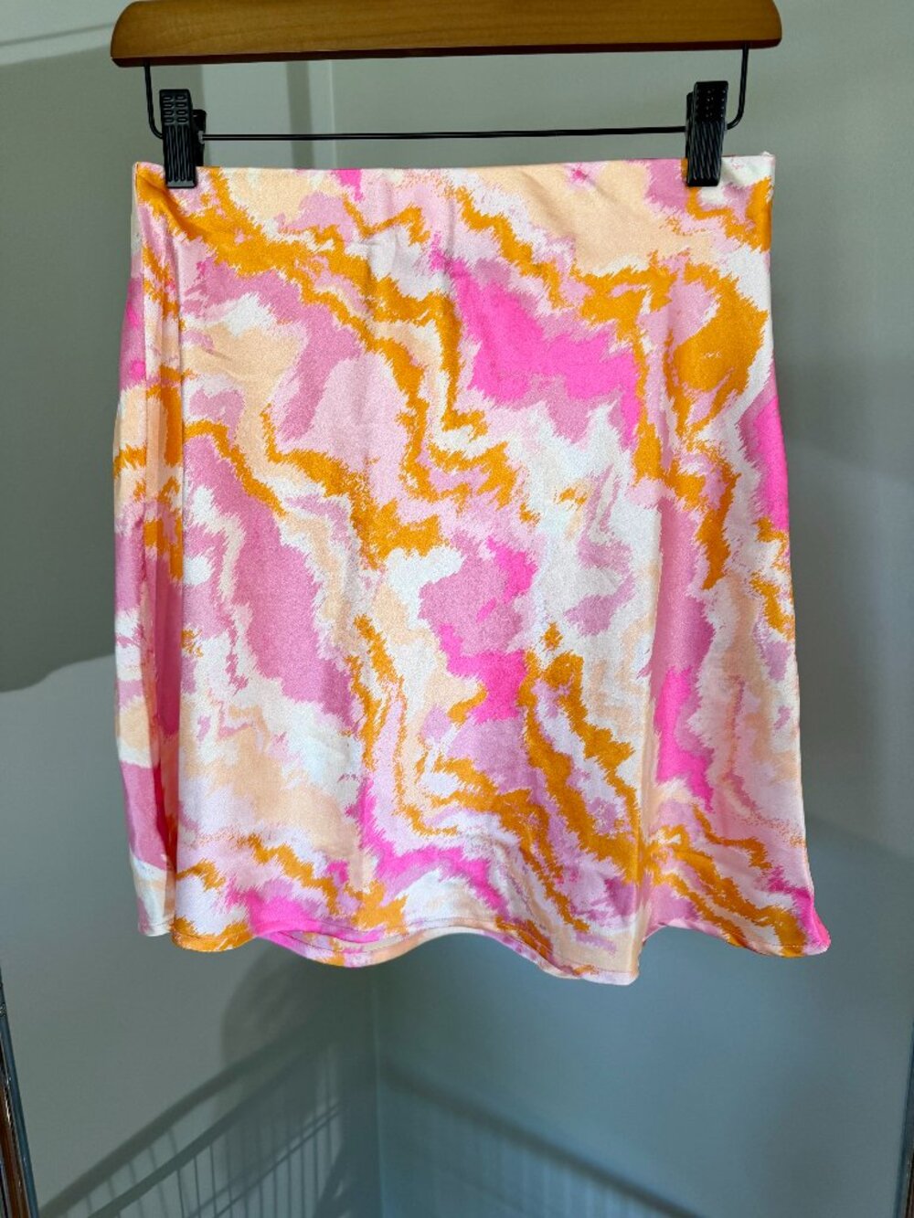 PIECES "Kerra" Satin Mini Skirt - Pink & Orange Marble Print